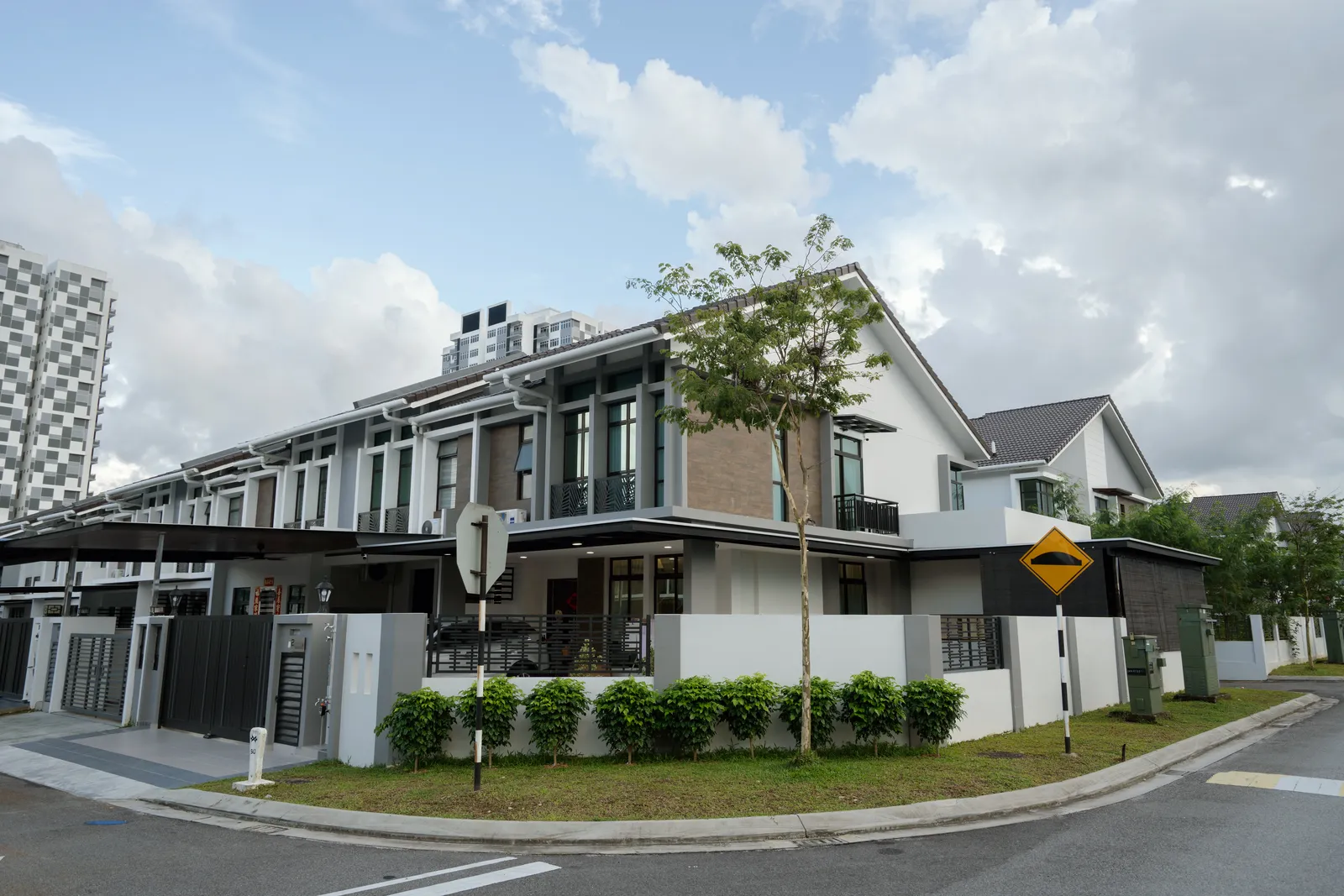 Seri Austin Corner Terrace