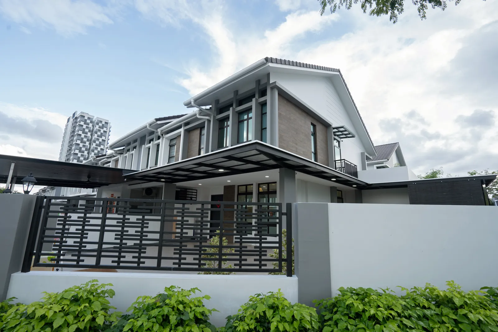Seri Austin Corner Terrace